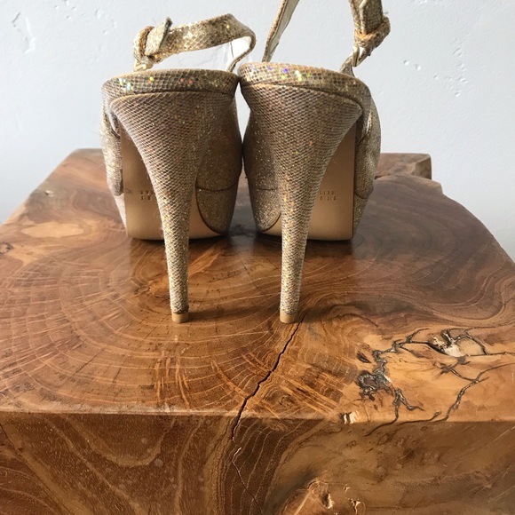 Stuart Weitzman gold “Vevey”. - Picture 3 of 4